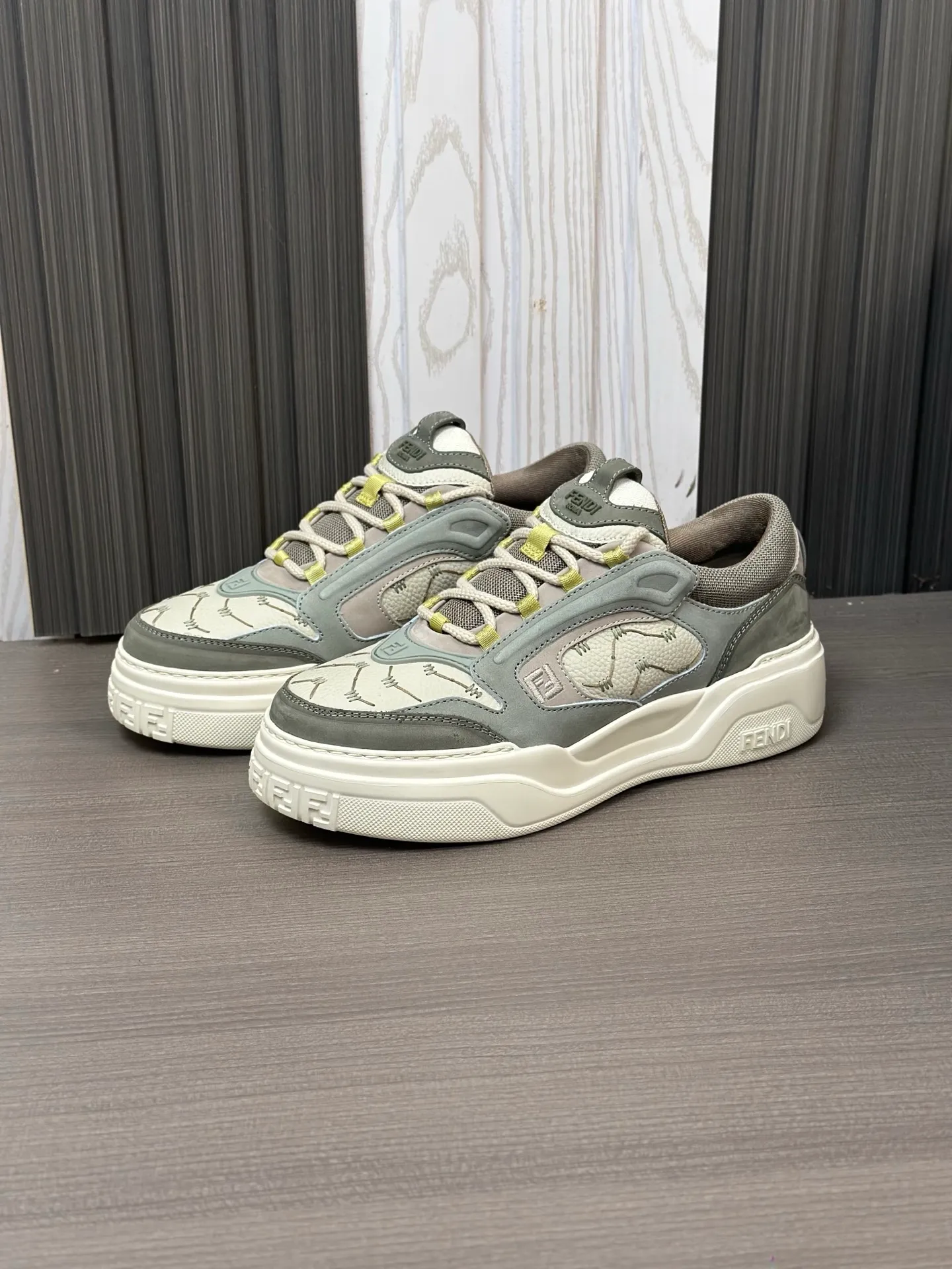 [FENDI] Fendi men's shoes 💰840💰 - High-end quality original casual sports shoes - Upper: Nappa calfskin, pebbled calfskin, tongue and heel; injection molded brand logo plastic module - Lining: brand canvas - Outsole: ultra-light T men's shoes 💰R foam rubber; molded outsole - Ultra-high quality control, fine workmanship: highlighted (high-end, luxury, grade) -Size :39-44 (38, 45, can be customized)